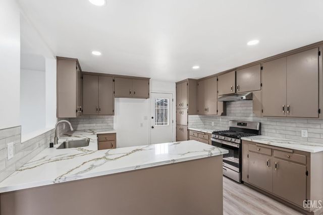 4704 Winners Circle, Bakersfield, CA 93309