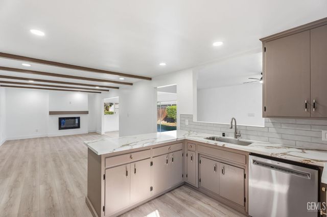 4704 Winners Circle, Bakersfield, CA 93309