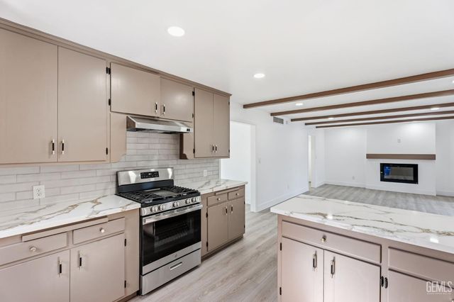 4704 Winners Circle, Bakersfield, CA 93309