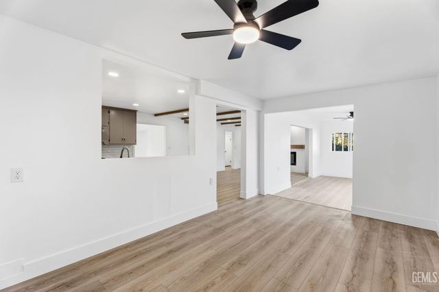 4704 Winners Circle, Bakersfield, CA 93309