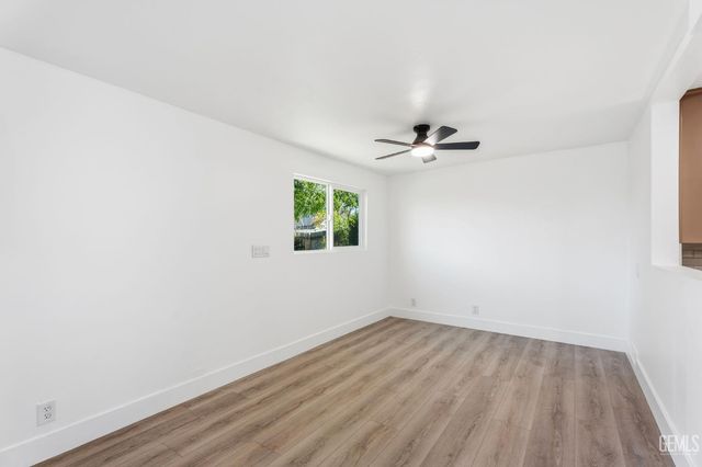 4704 Winners Circle, Bakersfield, CA 93309