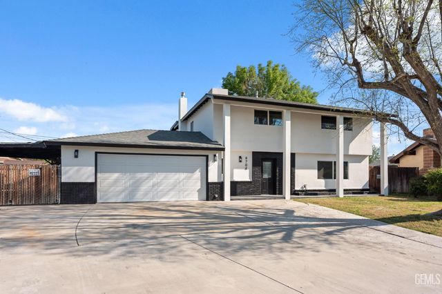 4704 Winners Circle, Bakersfield, CA 93309