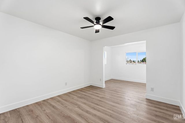 4704 Winners Circle, Bakersfield, CA 93309