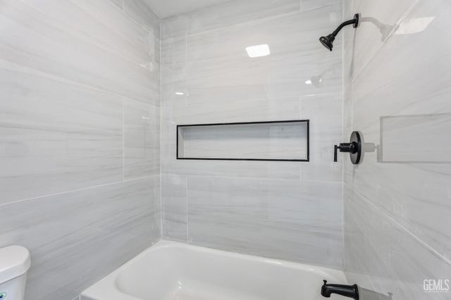 4704 Winners Circle, Bakersfield, CA 93309