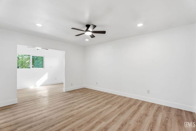 4704 Winners Circle, Bakersfield, CA 93309