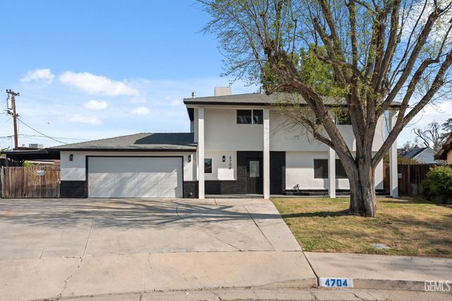 4704 Winners Circle, Bakersfield, CA 93309