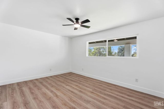 4704 Winners Circle, Bakersfield, CA 93309