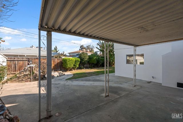 4704 Winners Circle, Bakersfield, CA 93309