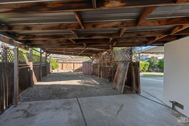 4704 Winners Circle, Bakersfield, CA 93309