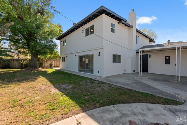 4704 Winners Circle, Bakersfield, CA 93309