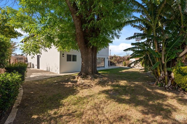 4704 Winners Circle, Bakersfield, CA 93309