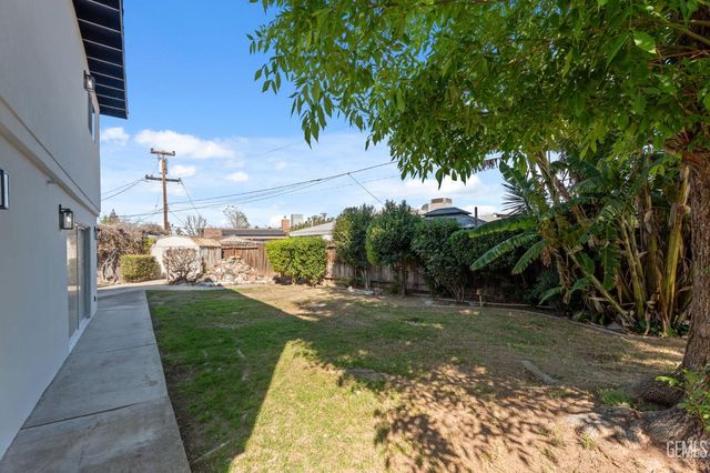 4704 Winners Circle, Bakersfield, CA 93309