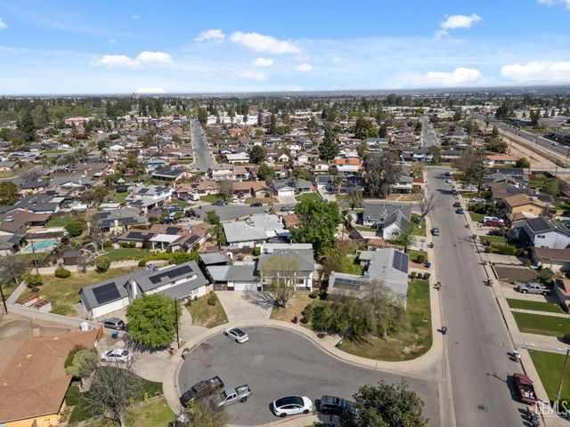 4704 Winners Circle, Bakersfield, CA 93309