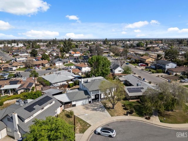 4704 Winners Circle, Bakersfield, CA 93309