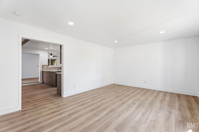 4704 Winners Circle, Bakersfield, CA 93309