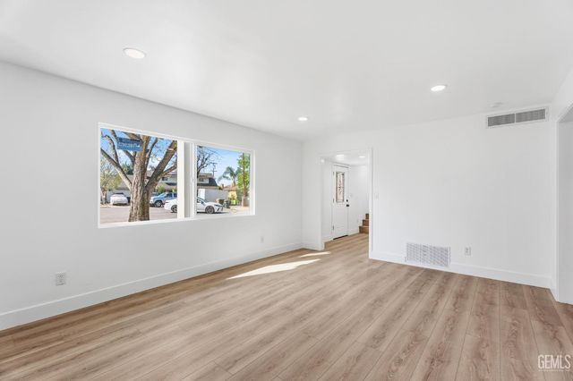 4704 Winners Circle, Bakersfield, CA 93309