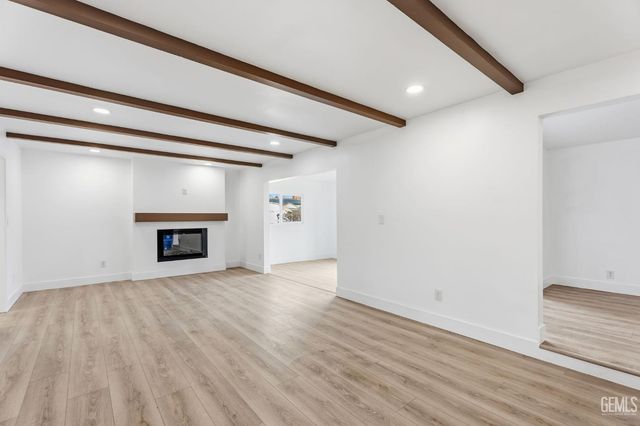 4704 Winners Circle, Bakersfield, CA 93309