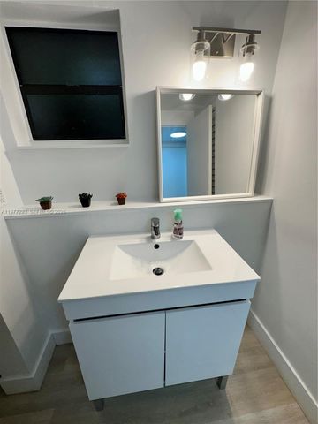 3522 NE 166 ST 1, North Miami Beach, FL 33160