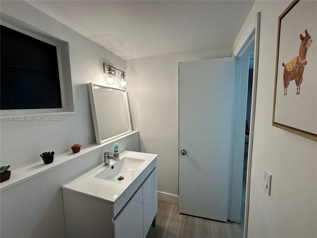 3522 NE 166 ST 1, North Miami Beach, FL 33160