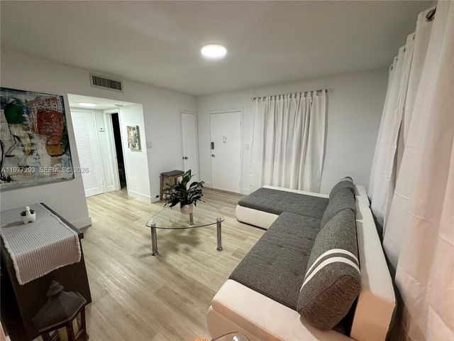 3522 NE 166 ST 1, North Miami Beach, FL 33160
