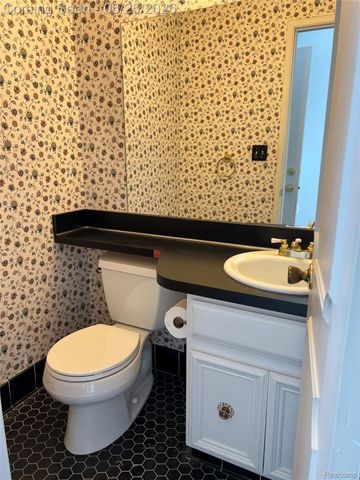 37407 Charter Oaks Boulevard, Clinton Charter Township, MI 48036