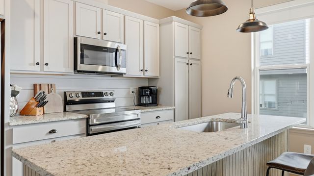 331 E Village Ln, Nashville, TN 37216