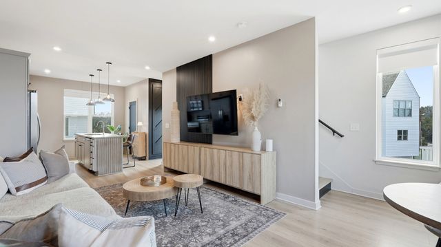 331 E Village Ln, Nashville, TN 37216