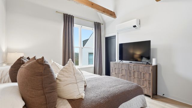 331 E Village Ln, Nashville, TN 37216