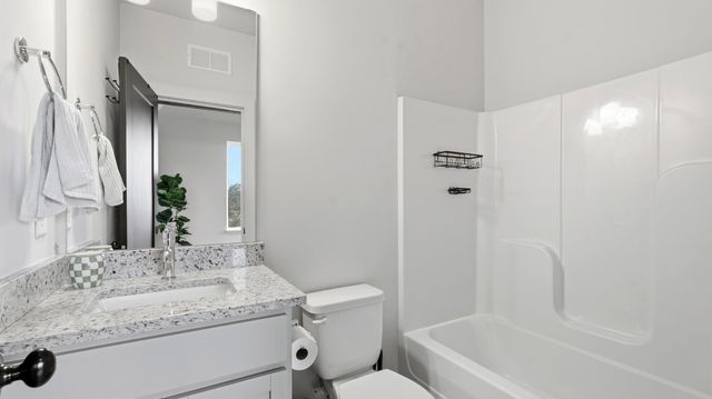 331 E Village Ln, Nashville, TN 37216