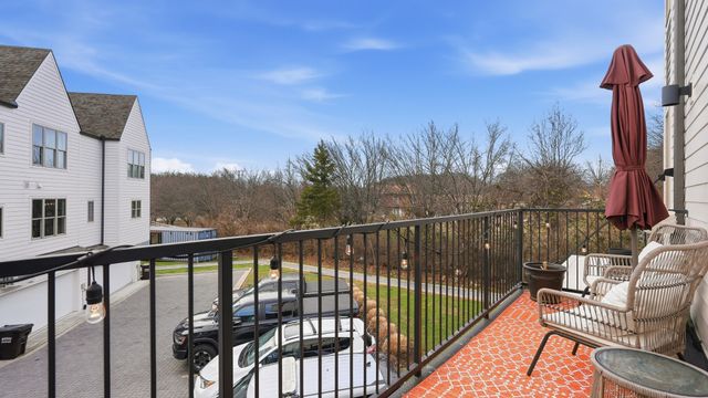 331 E Village Ln, Nashville, TN 37216