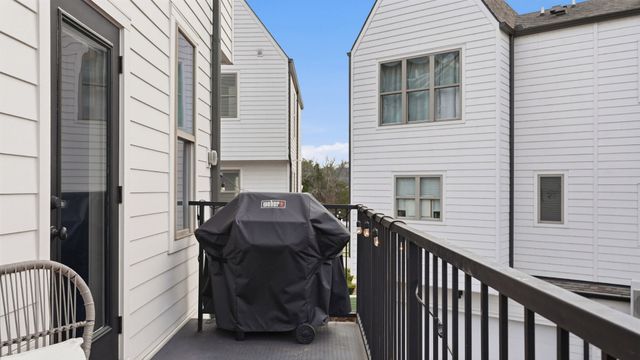 331 E Village Ln, Nashville, TN 37216