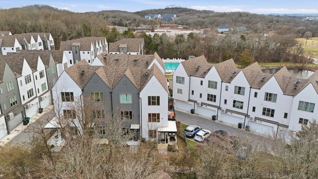 331 E Village Ln, Nashville, TN 37216