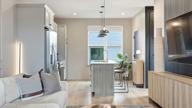 331 E Village Ln, Nashville, TN 37216