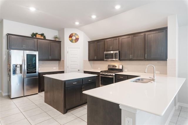 620 Stonewood LN, Buda, TX 78610