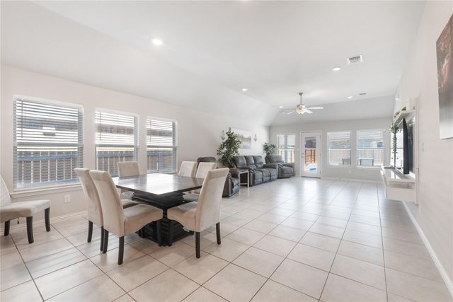 620 Stonewood LN, Buda, TX 78610