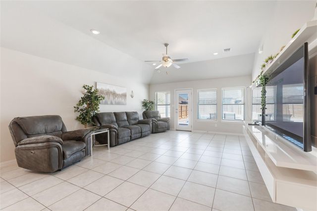 620 Stonewood LN, Buda, TX 78610