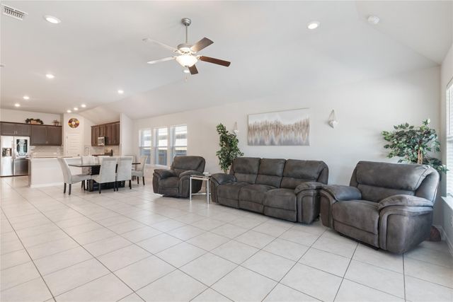 620 Stonewood LN, Buda, TX 78610