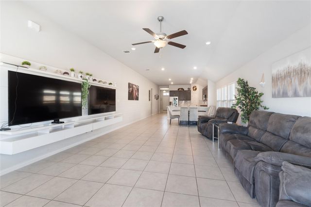 620 Stonewood LN, Buda, TX 78610