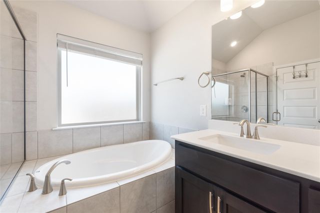 620 Stonewood LN, Buda, TX 78610