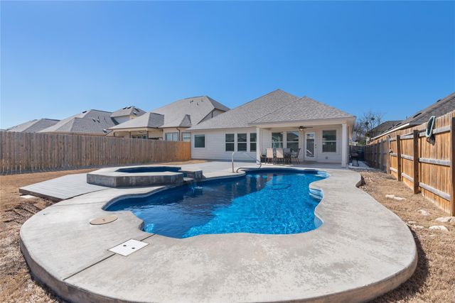 620 Stonewood LN, Buda, TX 78610