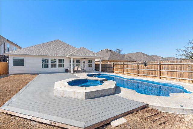 620 Stonewood LN, Buda, TX 78610