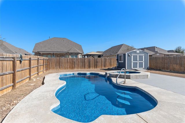620 Stonewood LN, Buda, TX 78610