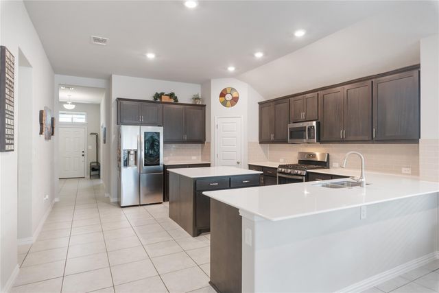620 Stonewood LN, Buda, TX 78610