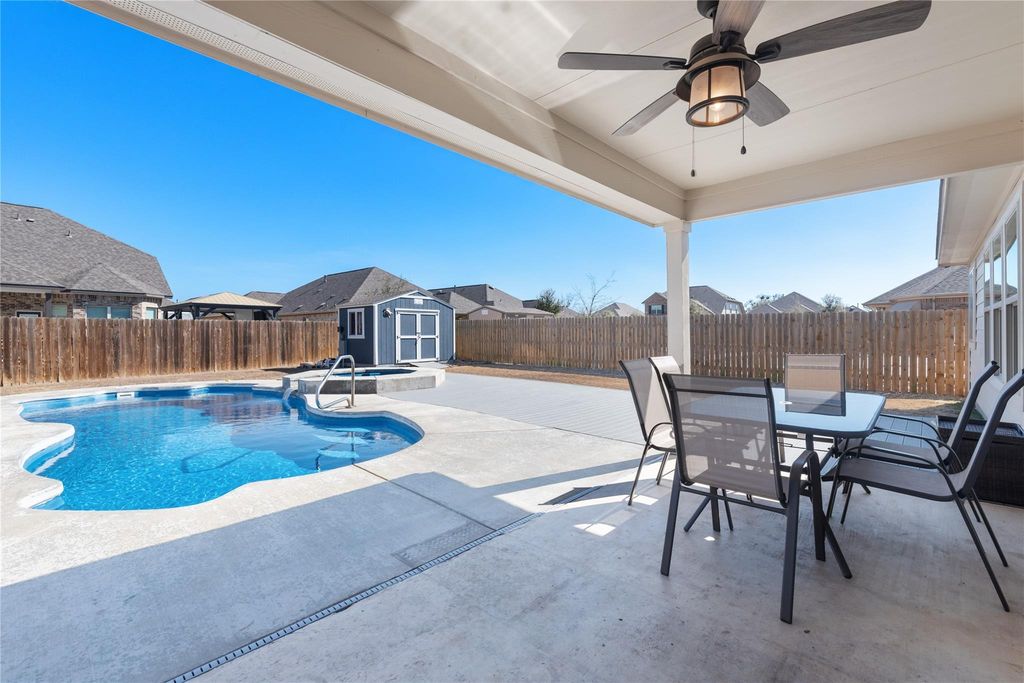 620 Stonewood LN, Buda, TX 78610