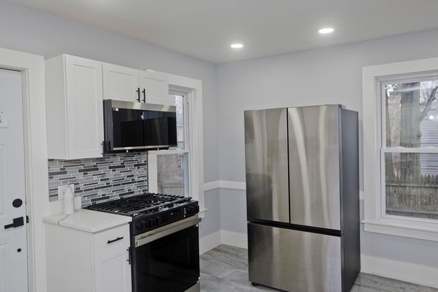 21 Chester St, Springfield, MA 01105