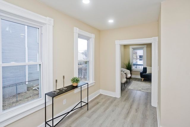 21 Chester St, Springfield, MA 01105