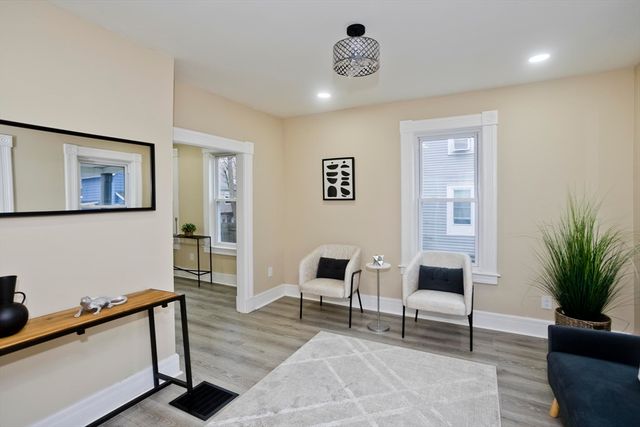 21 Chester St, Springfield, MA 01105