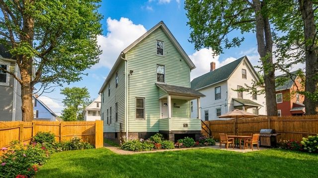 21 Chester St, Springfield, MA 01105