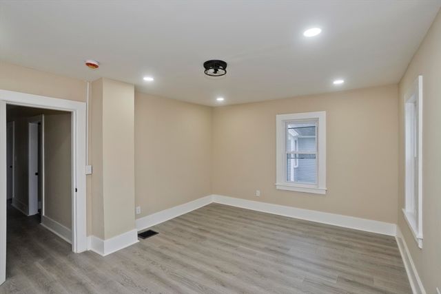 21 Chester St, Springfield, MA 01105