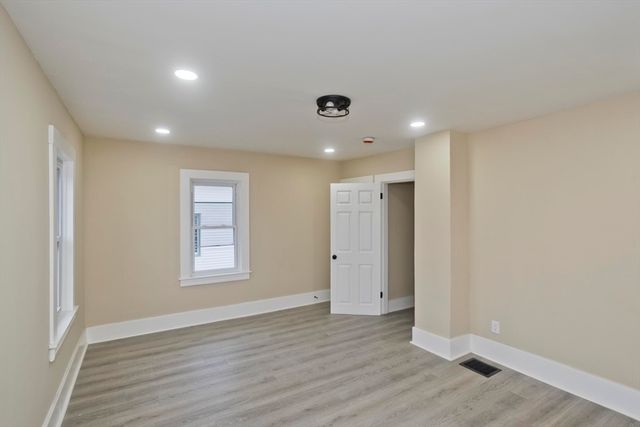 21 Chester St, Springfield, MA 01105